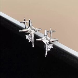 ⭐️ BRAND NEW Silver Star Stud Earrings jewelry with rhinestones